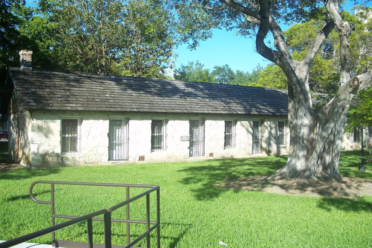 Miami, Florida: Lummus Park Historic District: Old plantation slave quarters, moved here from the Fort Dallas area