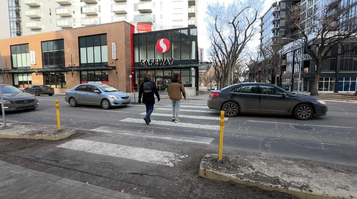 Residents say busy two-way traffic and low visibility are making it dangerous for pedestrians to use the crosswalk at 122nd Street and Jasper Avenue. (Emily Fitzpatrick/CBC - image credit)