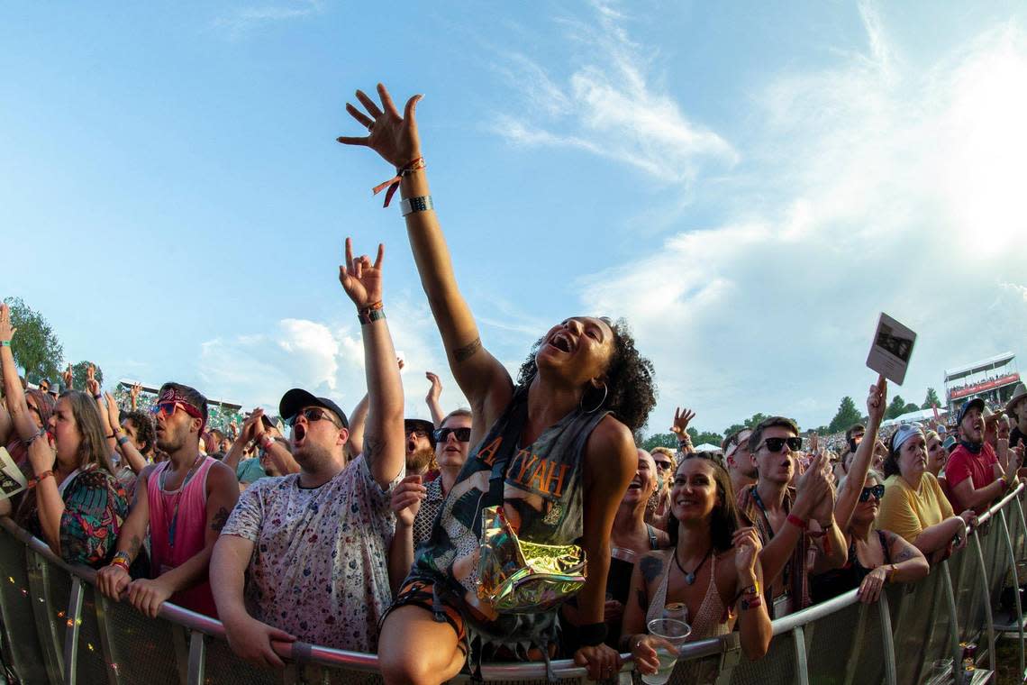 Olivia Dunn, of Pennsylvania, reacts at Leon Bridges performs at the Railbird Festival at Keeneland in Lexington, Ky., on Saturday, Aug. 28, 2021.