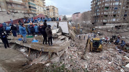 <span class="caption">Cleanup of the wreckage of a collapsed building in Diyarbakır, Turkey. </span> <span class="attribution"><a class="link " href="https://commons.wikimedia.org/wiki/File:2023_Turkey_Earthquake_Damage_Diyarbakir.jpg" rel="nofollow noopener" target="_blank" data-ylk="slk:Voice of America, Public Domain via Wikimedia Commons.;elm:context_link;itc:0;sec:content-canvas">Voice of America, Public Domain via Wikimedia Commons.</a></span>