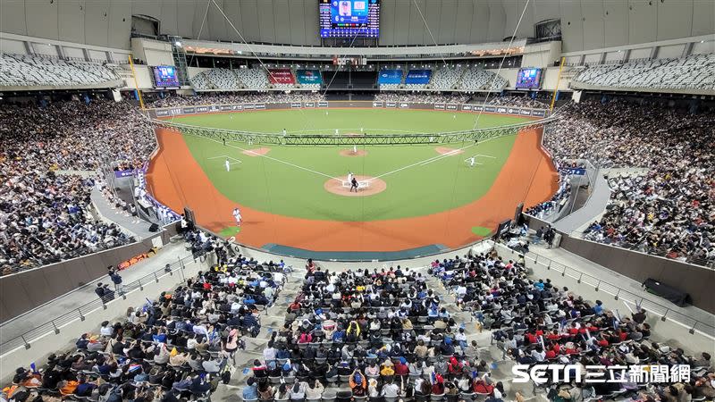 亞錦賽開幕戰的台北大巨蛋曾湧進17000名觀眾。（資料圖／記者劉彥池攝影）