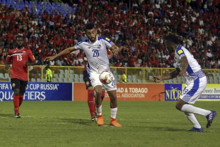 Panama's Anibal Godoy (C) controls the ball during their Russia 2018 World Cup qualifier against Trinidad and Tobago, in Port of Spain, on March 24,2017