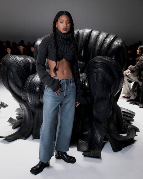 PARIS, FRANCE - FEBRUARY 28: Willow Smith attends the Acne Studios Womenswear Fall/Winter 2024-2025 show as part of Paris Fashion Week on February 28, 2024 in Paris, France. - Photo: Pierre Mouton (Getty Images)