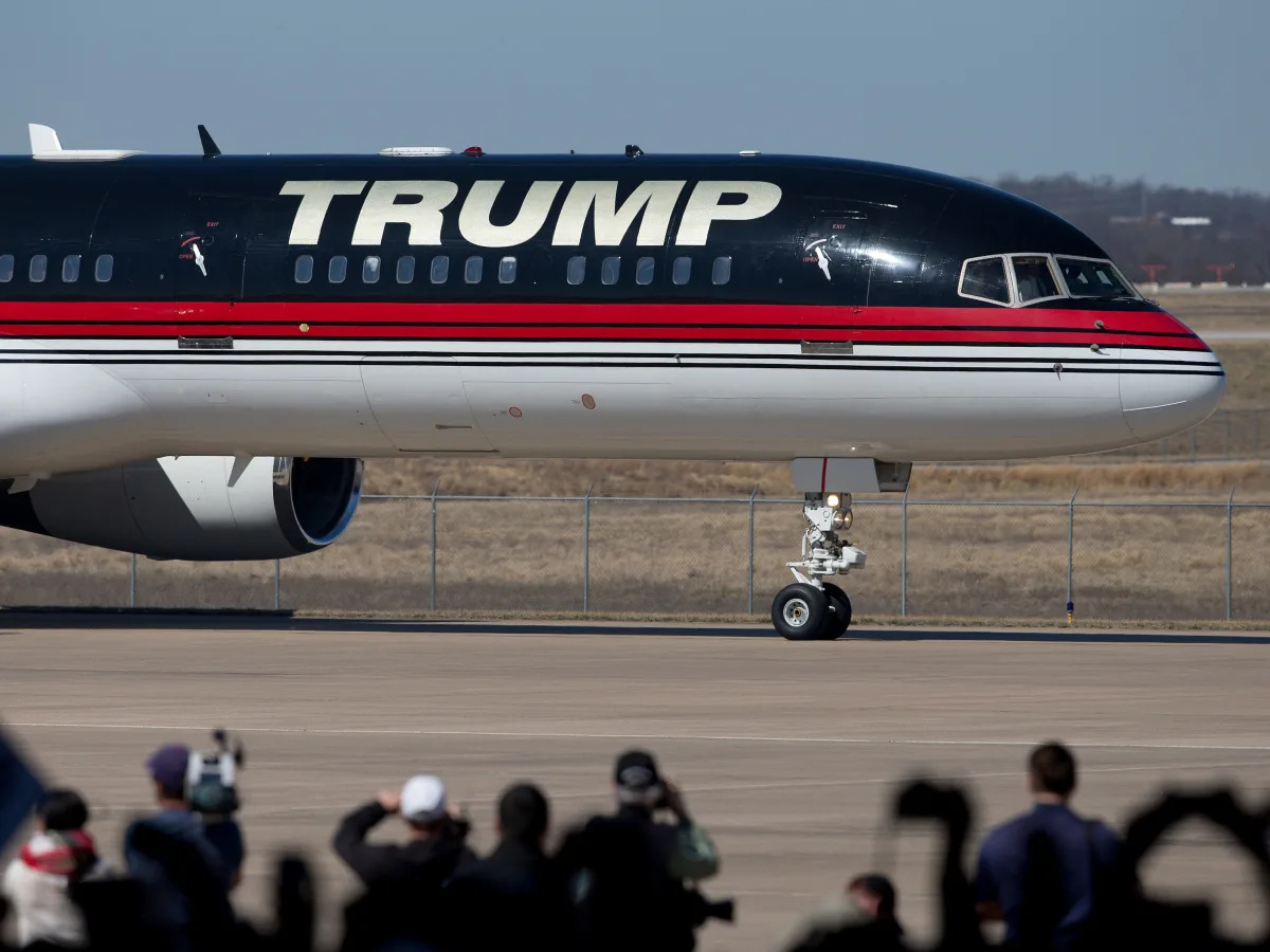 Trump's PAC is fundraising for a new 'Trump Force One' jet after a plane he was ..