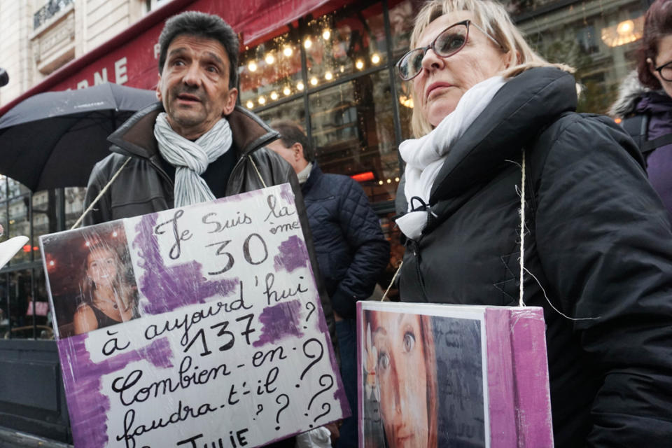 <p>« Nous sommes là pour notre fille. C’est très très dur : on est obligés de surmonter notre peine et notre chagrin tous les jours, livrés à nous-mêmes. L’assassinat de Julie a détruit des centaines de gens. Il faut se mobiliser, continuer à se battre, en parler au maximum pour que les choses bougent. Et que ce qui est arrivé à Julie n'arrive plus à aucune autre femme. »</p><br>