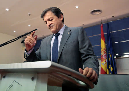 Spain's Socialist Party (PSOE) interim management chairman Javier Fernandez arrives for a news conference at Spanish parliament in Madrid, Spain, October 25, 2016. REUTERS/Andrea Comas