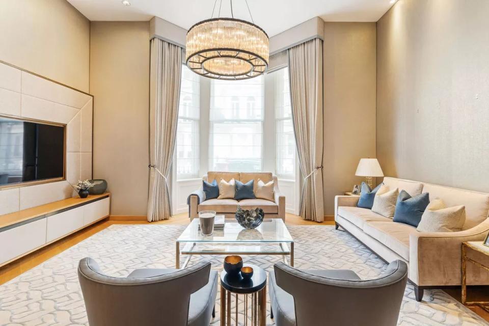 Kensington Palace is very close to this luxury apartment (Knight Frank)