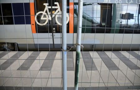 A temporary fence erected between domestic and international tracks is seen at Hyllie train station in southern Malmo, Sweden, January 3, 2016. REUTERS/Johan Nilsson/TT News Agency