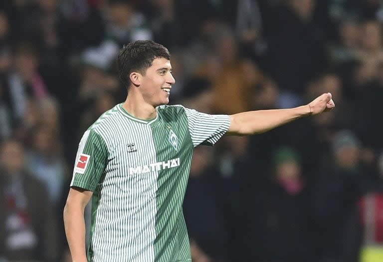 Tras la controversia público, el defensor Malatini disfruta con un impensado e inmediato primer gol en la Bundesliga.