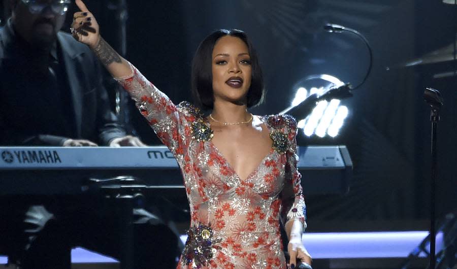 Rihanna Postpones Several 'Anti' World Tour Dates