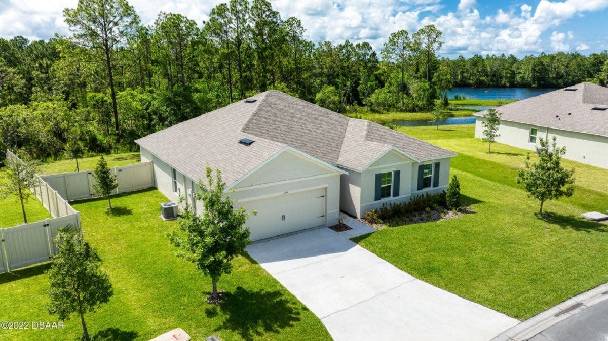 This D.R. Horton “Cairn” model is a part of Pineland subdivision, which is close to shops in Ormond Beach.