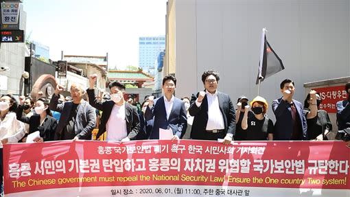 韓國超過四十個民間團體召開記者會，共同表態支持香港抗爭（圖／翻攝自黃之鋒臉書）