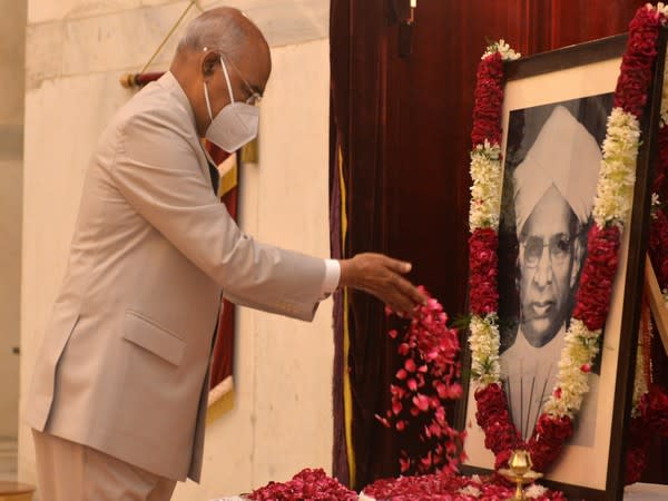 President Ram Nath Kovind paying floral tribute  tribute to former President Dr S Radhakrishnan. 