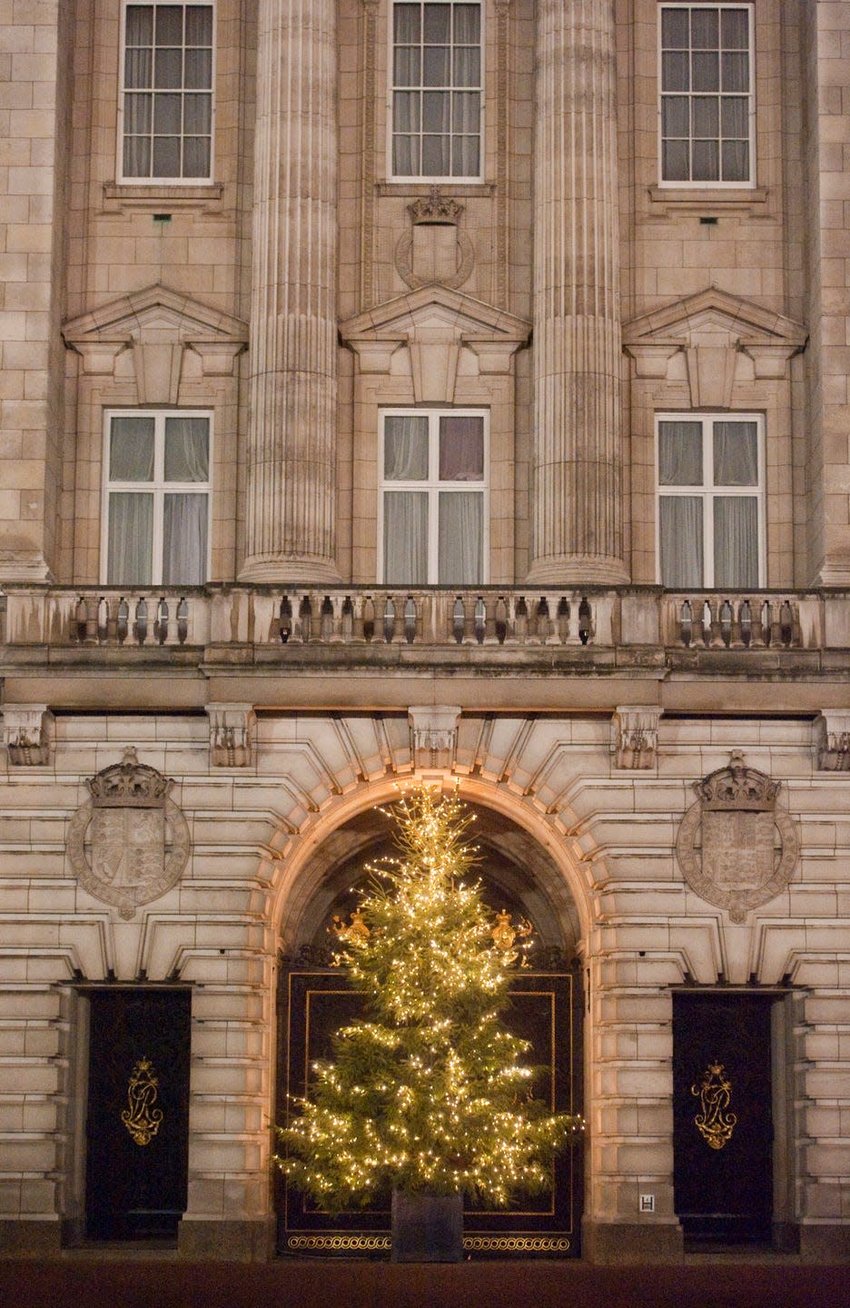 buckingham palace's christmas tree for 2013 13 december 2013 photo by jeremy selwynevening standard via getty images