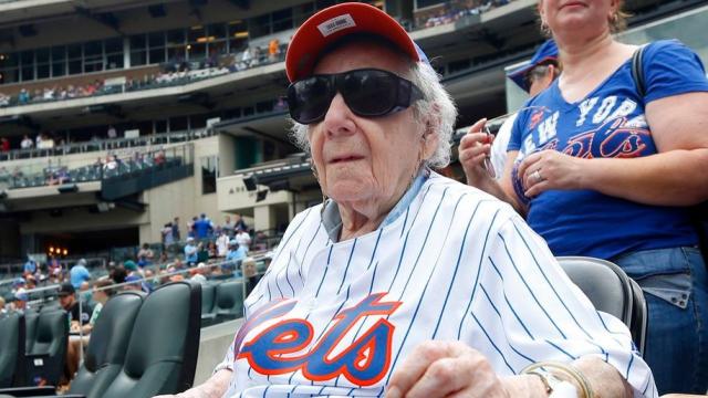 Mets fan attends her first game at age 101
