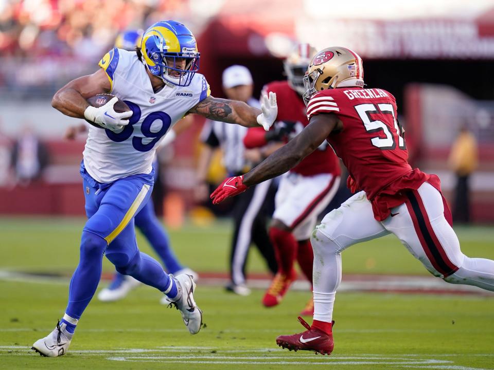 Tyler Higbee runs with the ball against the San Francisco 49ers.