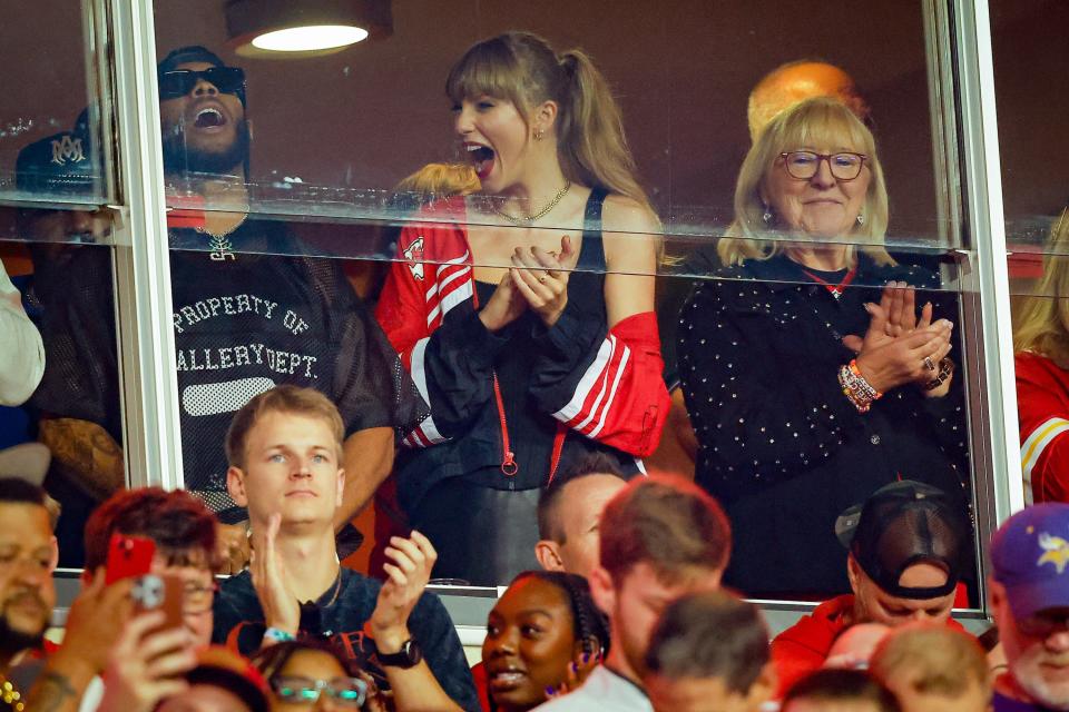 taylor swift donna kelce chiefs game