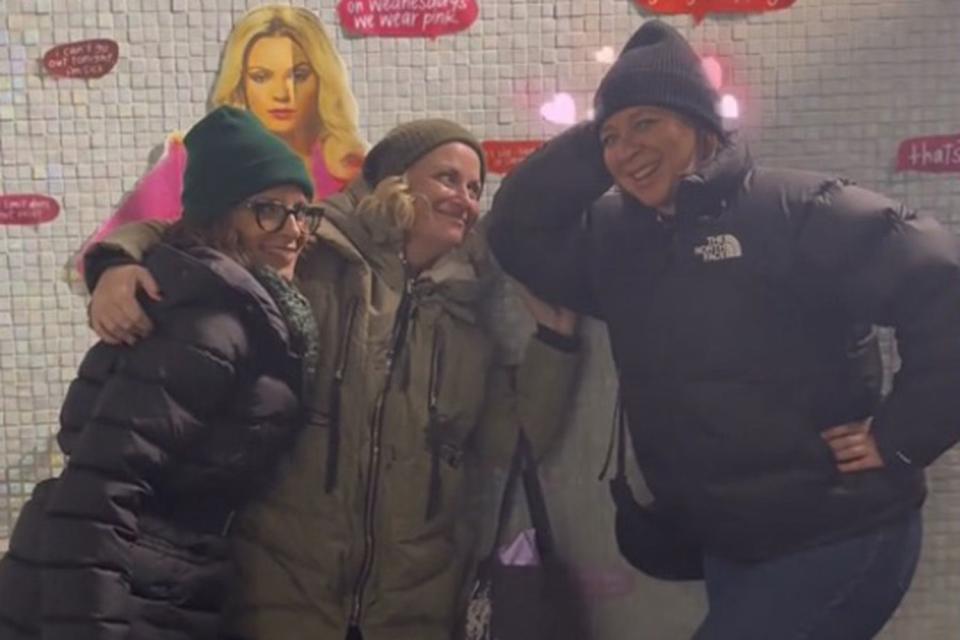 <p>Amy Poehler/Tiktok</p> Tina Fey, Maya Rudolph and Amy Poehler posing together in  Poehler 