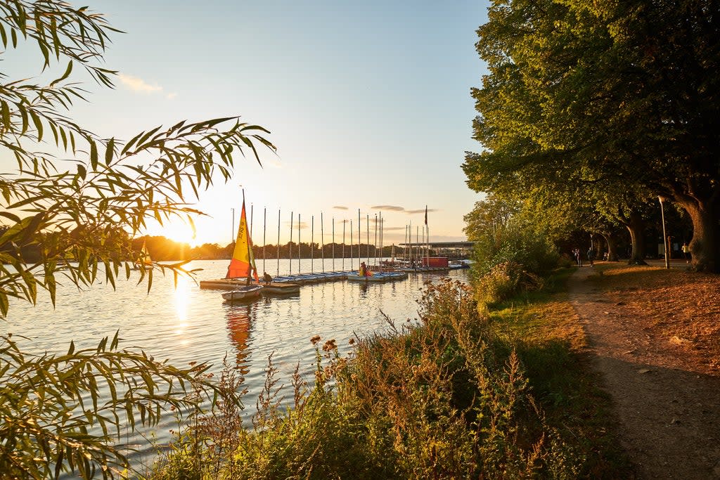 Dinghies are easy to hire for sailing on the Maschsee, Hannover (Christian Wyrwa/Hannover Marketing und Tourismus)