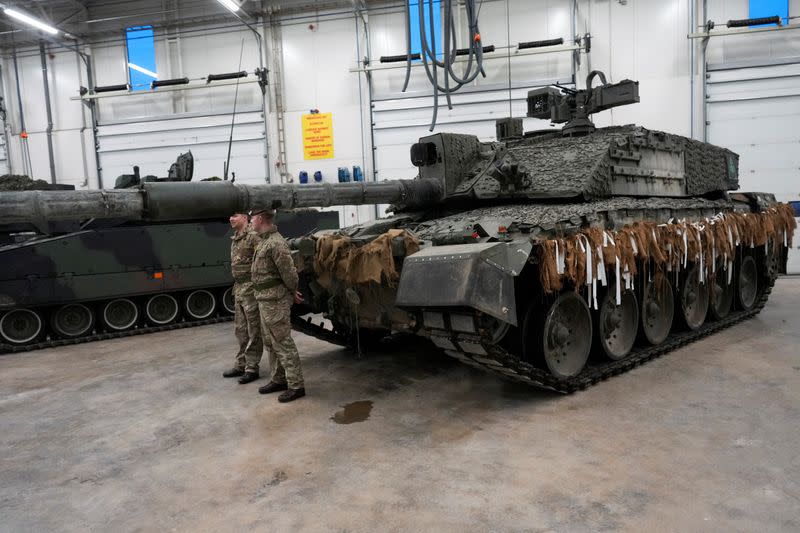 UK and Baltic defence ministers meet in Estonia to discuss providing heavy weaponry to Ukraine