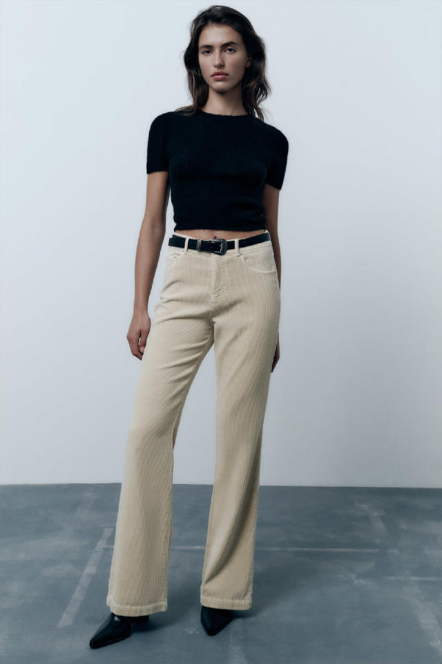 El look más gustoso de Amelia Bono con los pantalones de pana que arrasan  en las rebajas de Zara