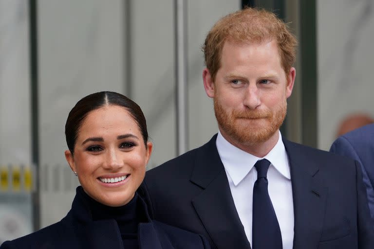 Meghan Markle y el príncipe Harry estuvieron en el Jubileo de Platino de la Reina, pero él no lució uniforme militar, como si lo hicieron su hermano, el príncipe Willia,, y su padre, el príncipe Carlos