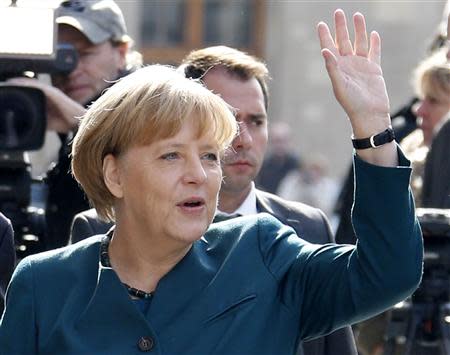 German Chancellor and leader of the Christian Democratic Union (CDU) Angela Merkel arrives with senior party leaders at the Parliamentary Society, for preliminary coalition talks between Germany's conservative (CDU/CSU) parties and Social Democrats (SPD) in Berlin October 4, 2013. REUTERS/Fabrizio Bensch