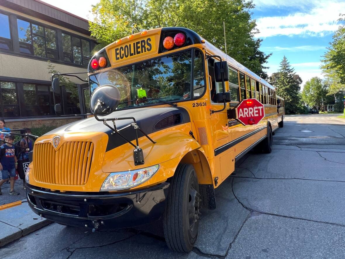 The majority of school service centres in Quebec are in negotiations with school transportation services to renew contracts that expired in June. (Frédéric Pepin/Radio-Canada - image credit)