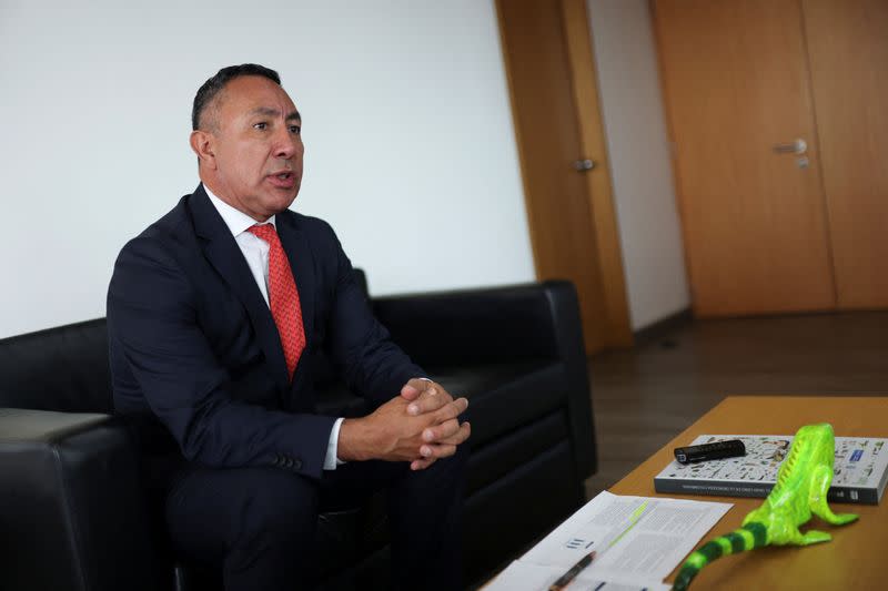 Foto de archico. El presidente de la petrolera estatal colombiana Ecopetrol, Ricardo Roa, habla en una entrevista con Reuters, en Bogotá