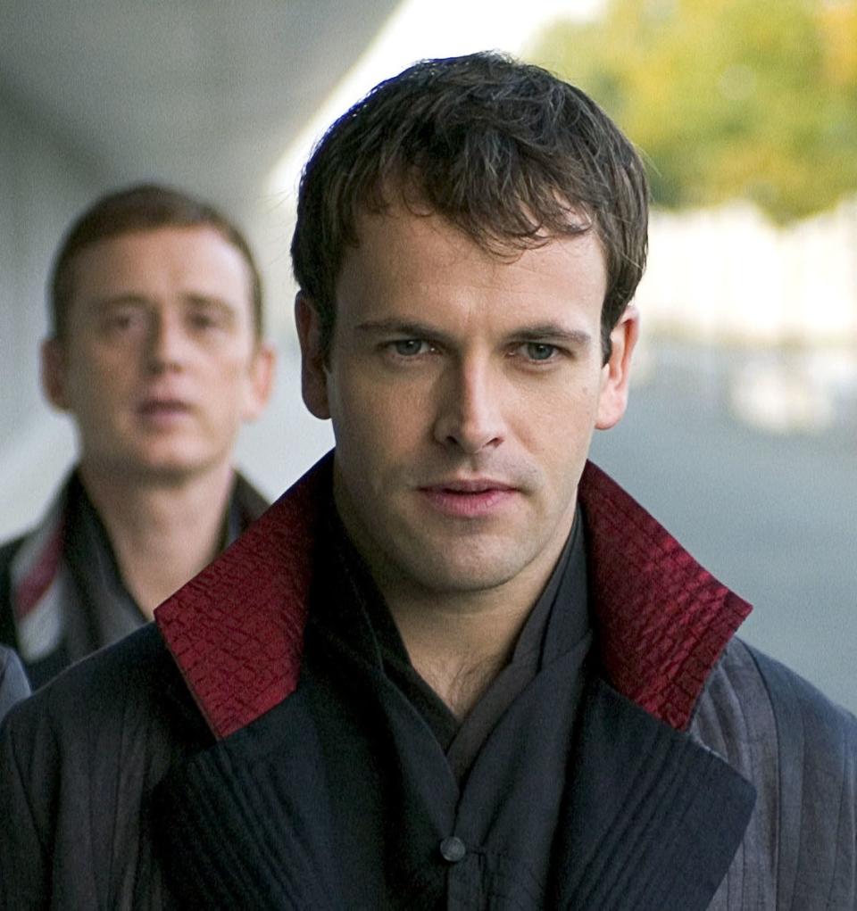 Jonny Lee Miller in Aeon Flux