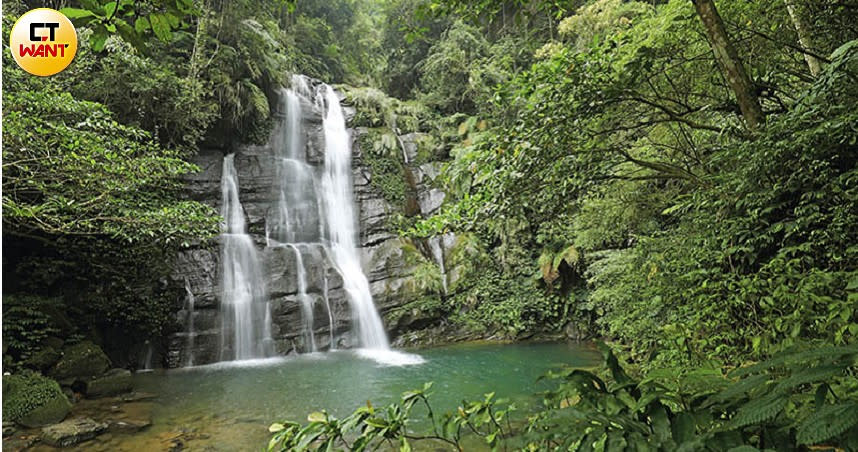 「德興瀑布」位於小半天社區竹林村，是當地約會祕境和戲劇節目取鏡美景。（圖／于魯光攝）