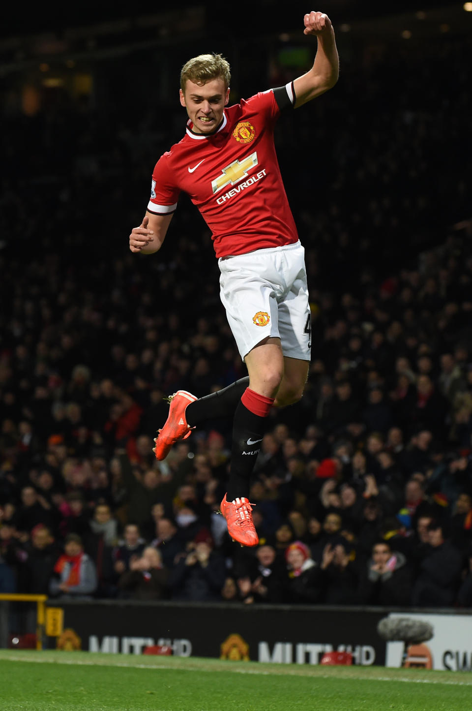 El delantero inglés James Wilson, del Manchester United, celebra un gol ante el Cambridge, en la tercera ronda de la FA Cup (3-0), el 3 de febrero de 2015 en Old Trafford, Manchester (AFP | PAUL ELLIS)