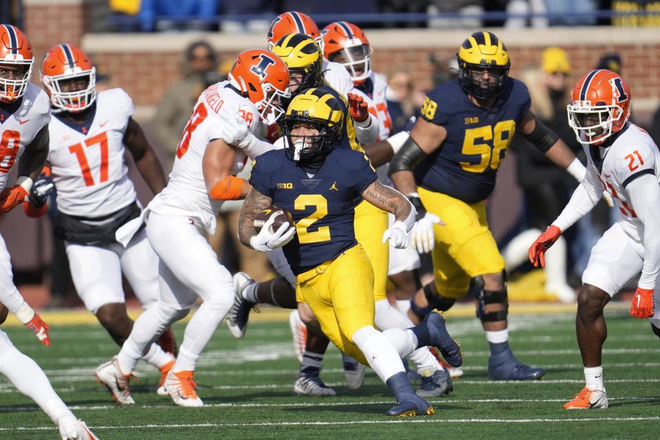 Michigan running back Blake Corum (2) runs the ball against Illinois in the first half of an NCAA college football game in Ann Arbor, Mich., Saturday, Nov. 19, 2022. (AP Photo/Paul Sancya)