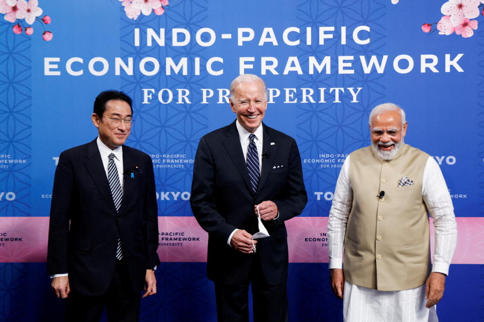 Le président américain Joe Biden, le Premier ministre indien Narendra Modi et le Premier ministre japonais Fumio Kishida assistent à l'événement de lancement du Cadre économique indo-pacifique pour la prospérité (IPEF) à la Izumi Garden Gallery à Tokyo, Japon, le 23 mai 2022. REUTERS/Jonathan Ernst