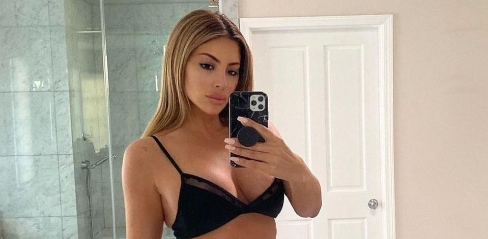 Larsa Pippen takes a selfie in a bra