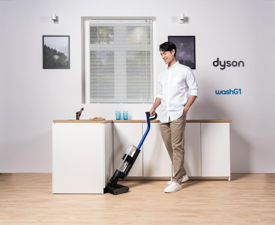 搭載特殊雙主刷滾筒設計，Dyson推出第一款專門針對居家洗地清潔需求打造的無線洗地機