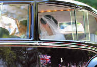 <p>Meghan Markle fährt in einem Rolls Royce Phantom 4 zur Kapelle vor und lässt einen ersten Blick auf ihr Hochzeitskleid zu. (Bild: Getty Images) </p>