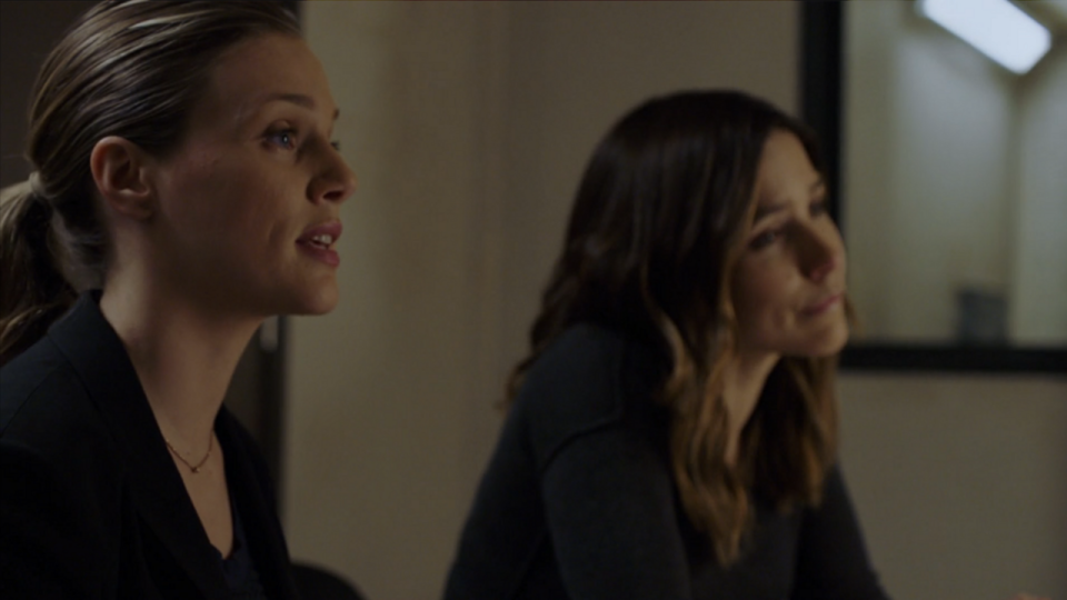 Upton and Lindsay interviewing a suspect in Chicago P.D. Season 4x21