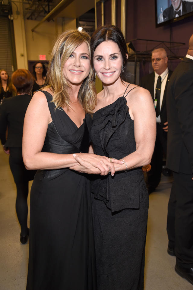 Friends' stars Jennifer Aniston and Courteney Cox wear coordinated outfits!