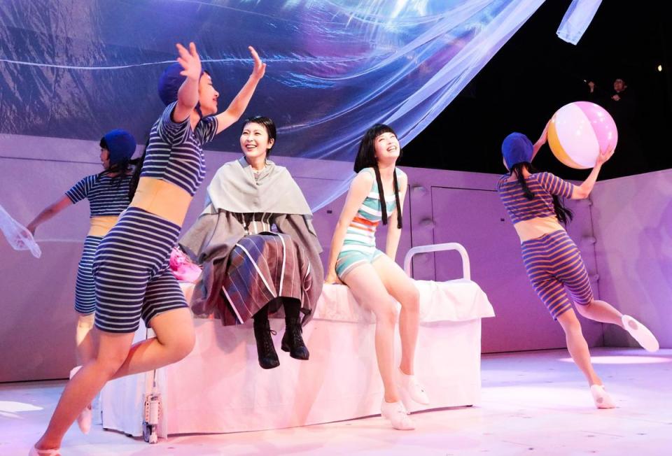 廣瀨鈴（右二）舞台劇處女秀獻給《Q：歌舞伎之夜》，2019年首次演出就獲得獎項肯定。（國家兩廳院提供）