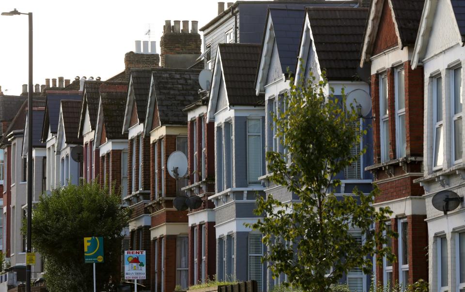 House prices fall another £4,000 in longest drop since 2008