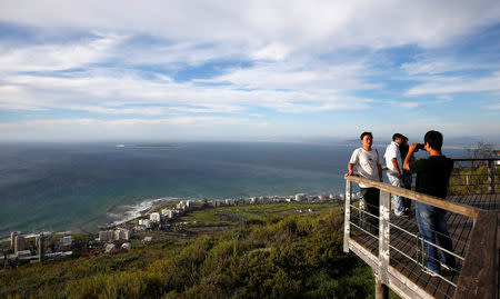 FILE PHOTO: Tourists take pictures from a viewing platform in Cape Town, South Africa, November 10, 2013. REUTERS/Mike Hutchings/File Photo