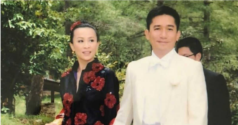 梁朝偉與劉嘉玲2008年在不丹結婚時請大寶法王做證婚人。（圖／翻攝自微博）