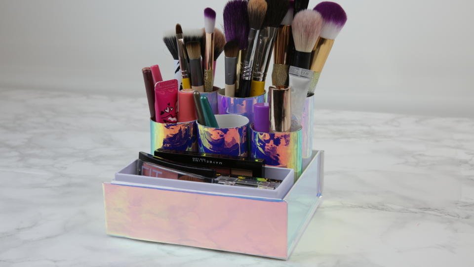 This DIY toilet roll makeup organizer is the cure for our messy medicine cabinets