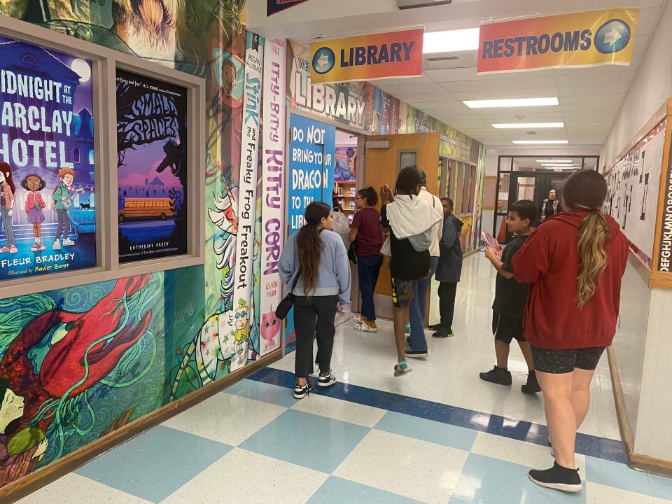 Families tour West Oso Elementary School's new library on Thursday, Jan. 19, 2023.