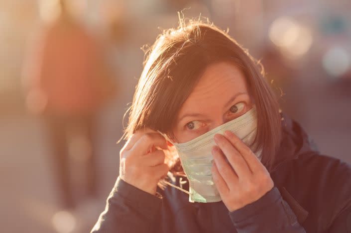 5 errores que cometen las personas al usar mascarillas para protegerse del coronavirus