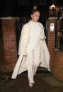 <p>Sängerin Rita Ora erstrahlte zur After-Party der Filmpremiere des neuen Teils der „Fifty Shades of Grey“-Reihe in einem elfenbeinfarbenen Outfit. (Bild: Splash News) </p>