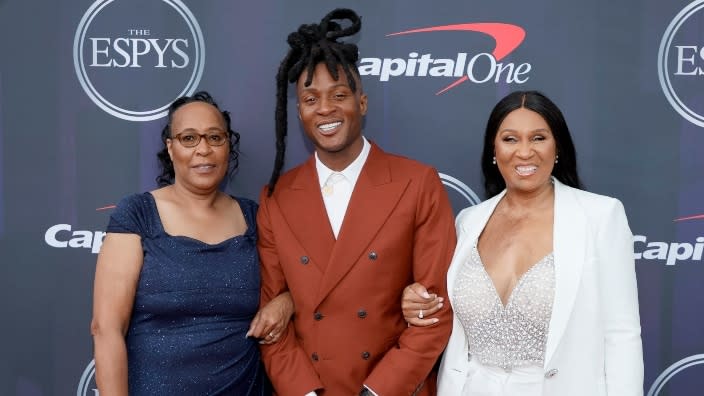 DeAndre Hopkins (center) escorts his aunt (left) and his mother (right) at the 2021 ESPY Awards earlier this month at Rooftop At Pier 17 in New York City. (Photo by Michael Loccisano/Getty Images)