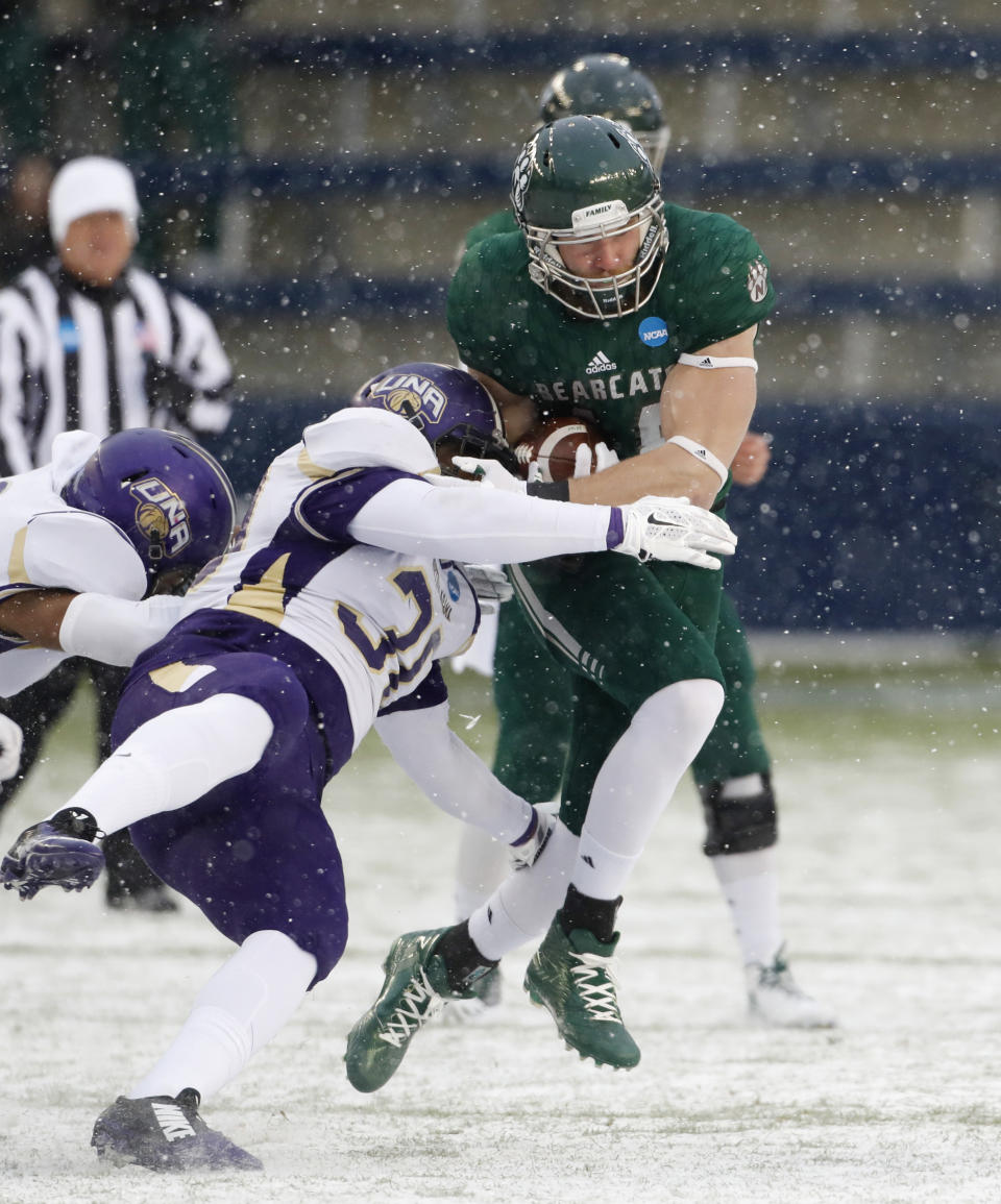 Northwest Missouri State tight end Clayton Wilson slips past North Alabama linebacker Eddrick Harris during the first half of the NCAA Division II championship college football game, Saturday, Dec. 17, 2016, in Kansas City, Kan. (AP Photo/Colin E. Braley)