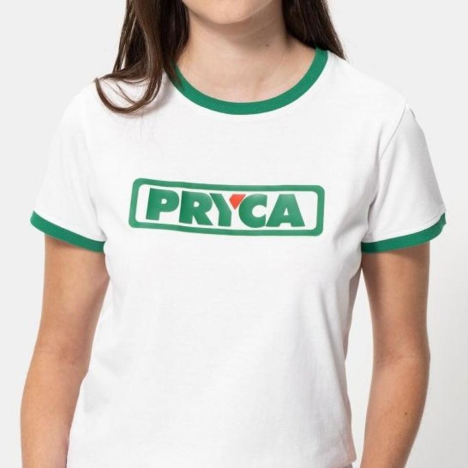 La camiseta de PRYCA caus&#xf3; furor entre los nost&#xe1;lgicos. Imagen v&#xed;a Elle.